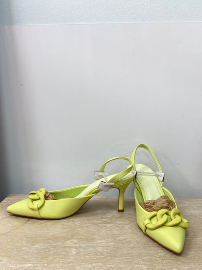 STRADIVARIUS.Stilettos destalonados verde lima T.37