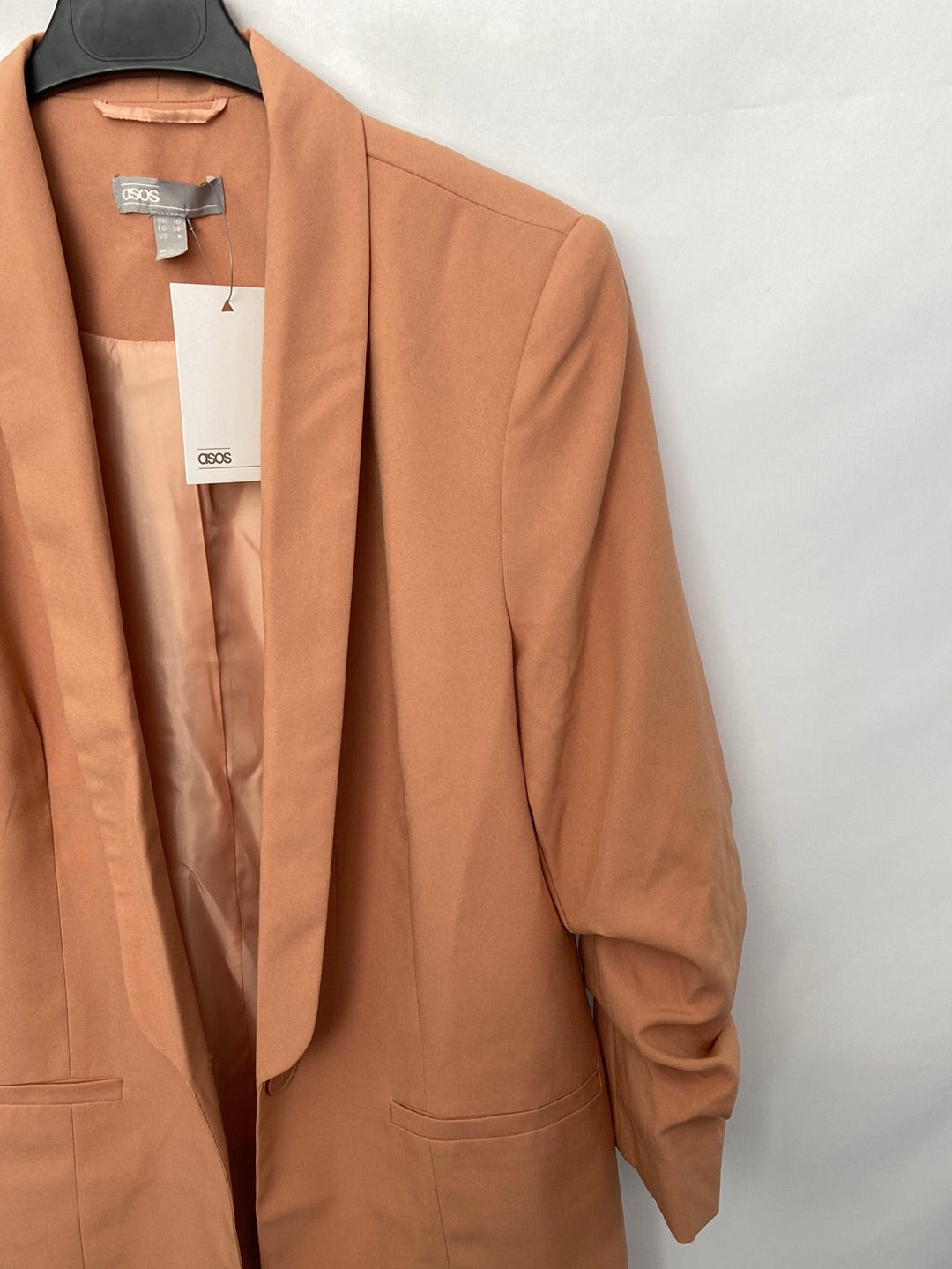 ASOS.Blazer color maquillaje T.38
