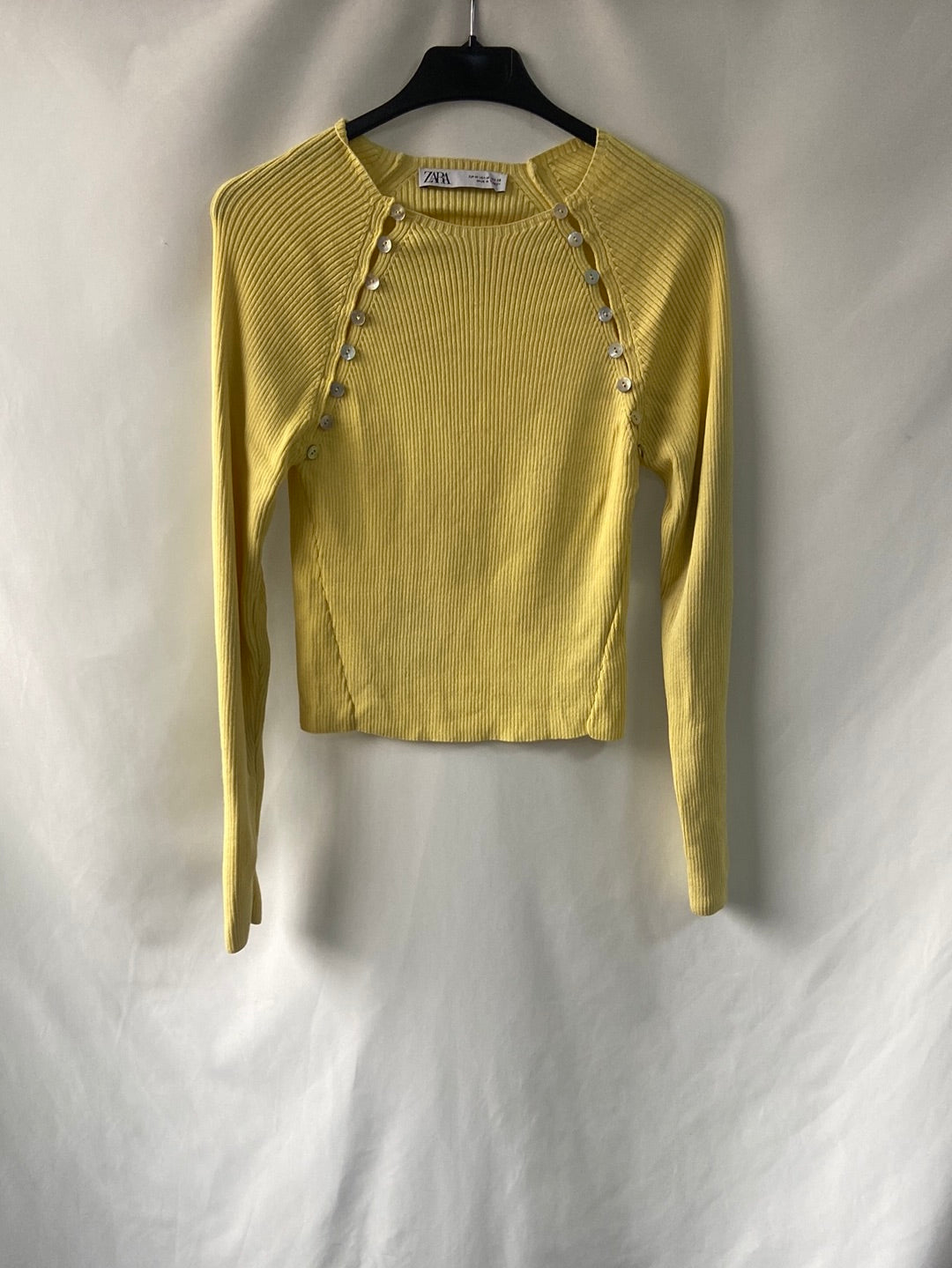 ZARA.Jersey amarillo punto botones T.M