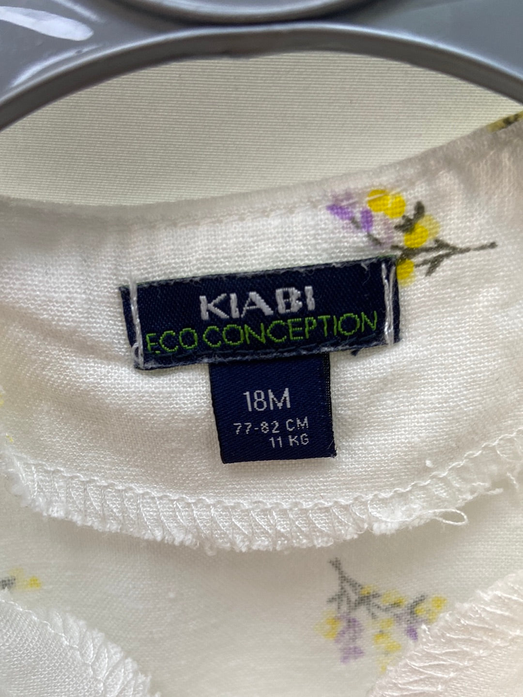 KIABI.Vestido blanco flores T. 18 meses