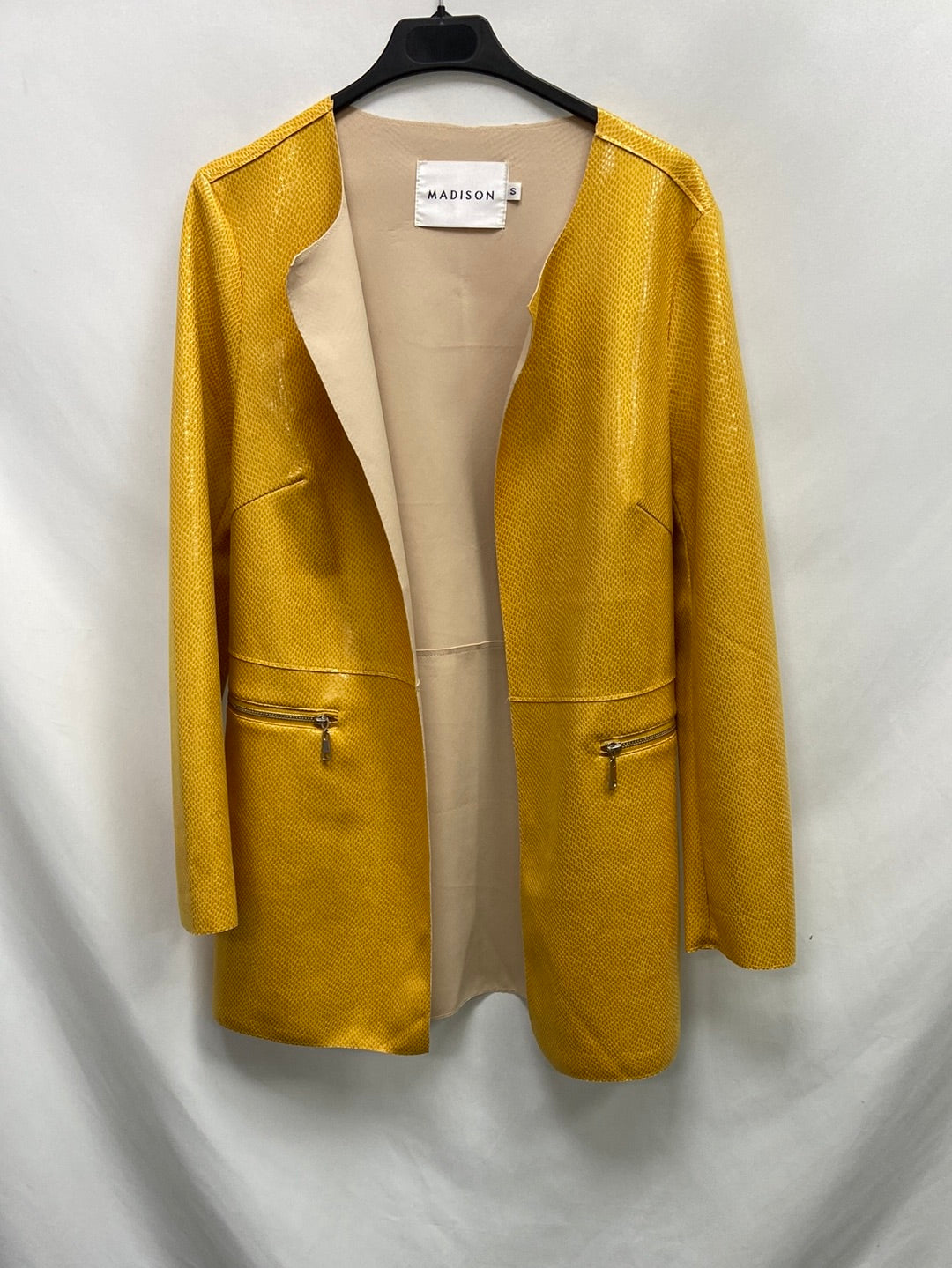 MADISON.Chaqueta fina amarilla T.S