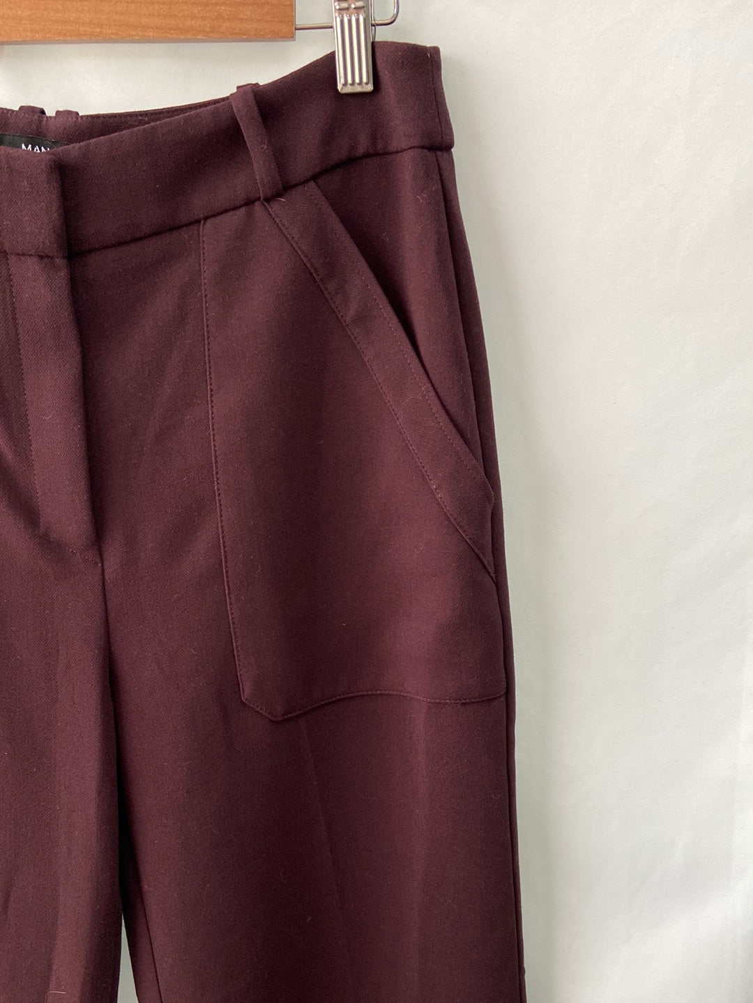 MANGO. Pantalón burdeos palazzo T.38