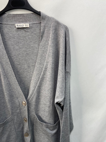 STRADIVARIUS. Grey cardigan with oversized Ts buttons
