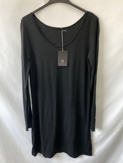 THE AMITY COMPANY.Vestido negro estilo camiseta Tu (m)