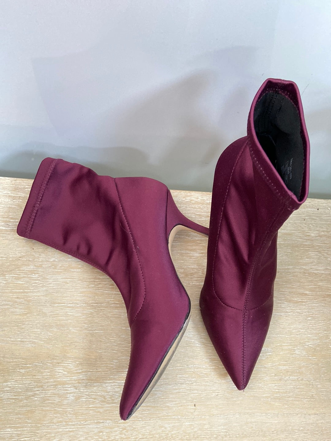 ZARA.Botines burdeos neopreno T.36