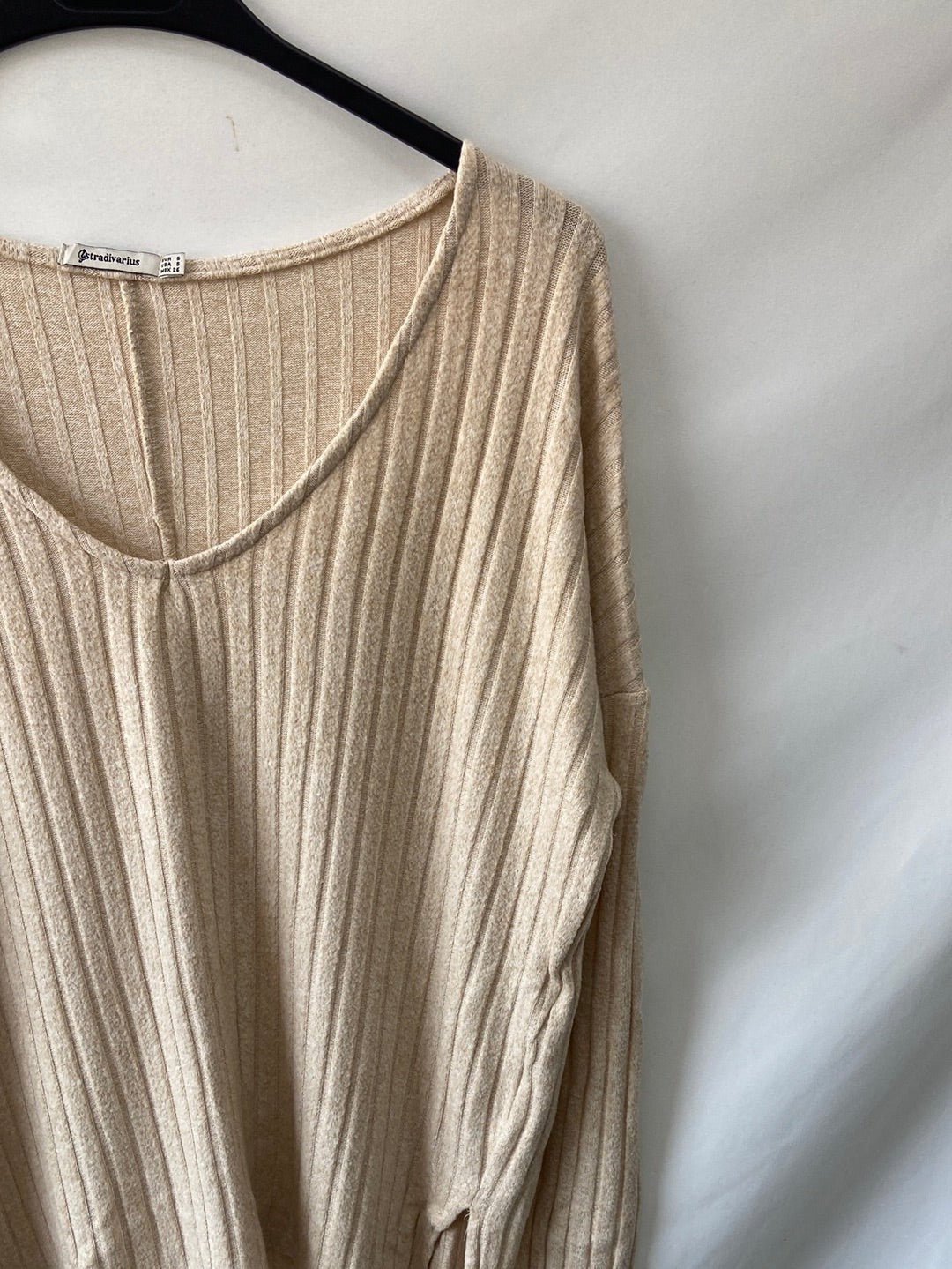 STRADIVARIUS.Camiseta beige punto canalé T.s