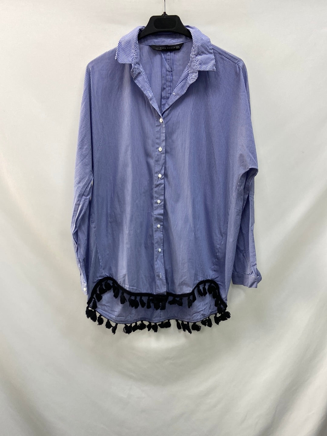 ZARA.Blusa azul flecos T.M