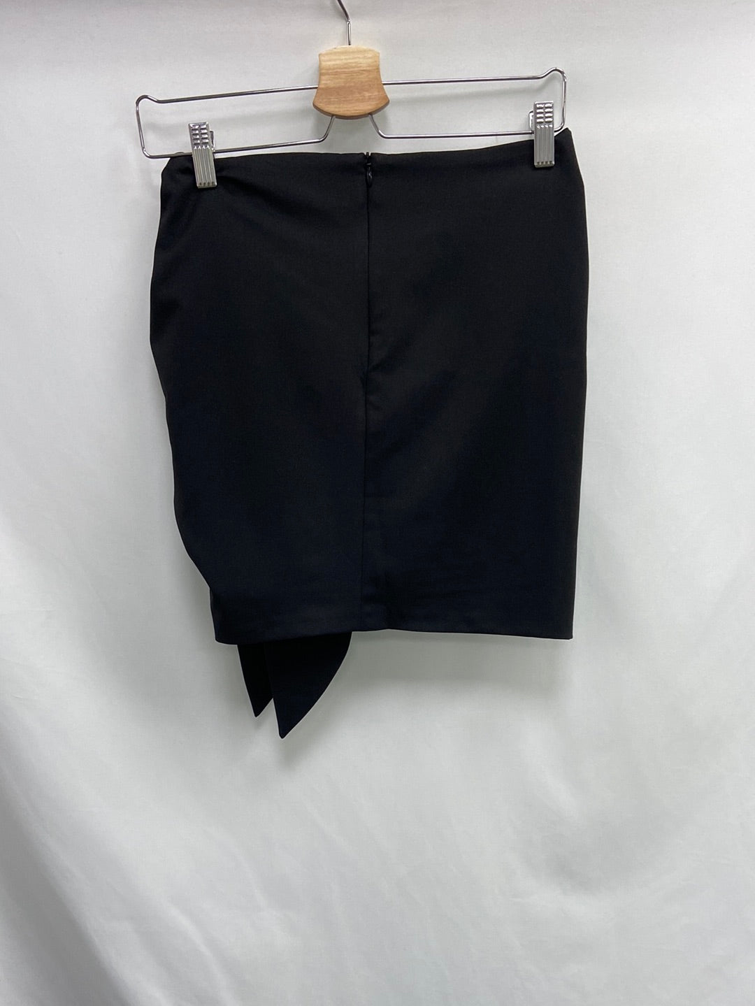 ZARA. Black Ts bow skirt