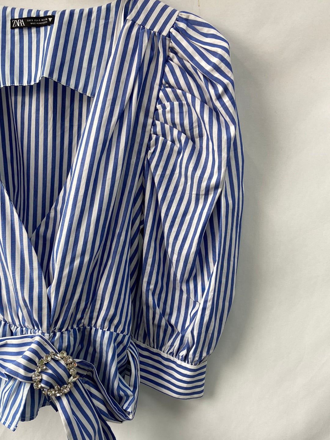 ZARA.Blusa rayas cinturón y mangas abullonadas T.S