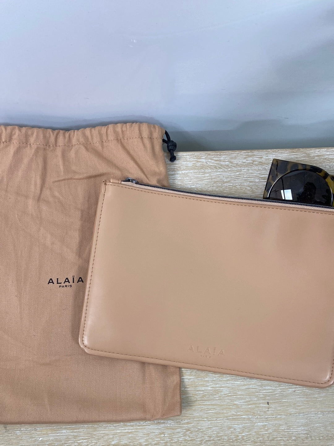 ALAÏA. Nude hand letter