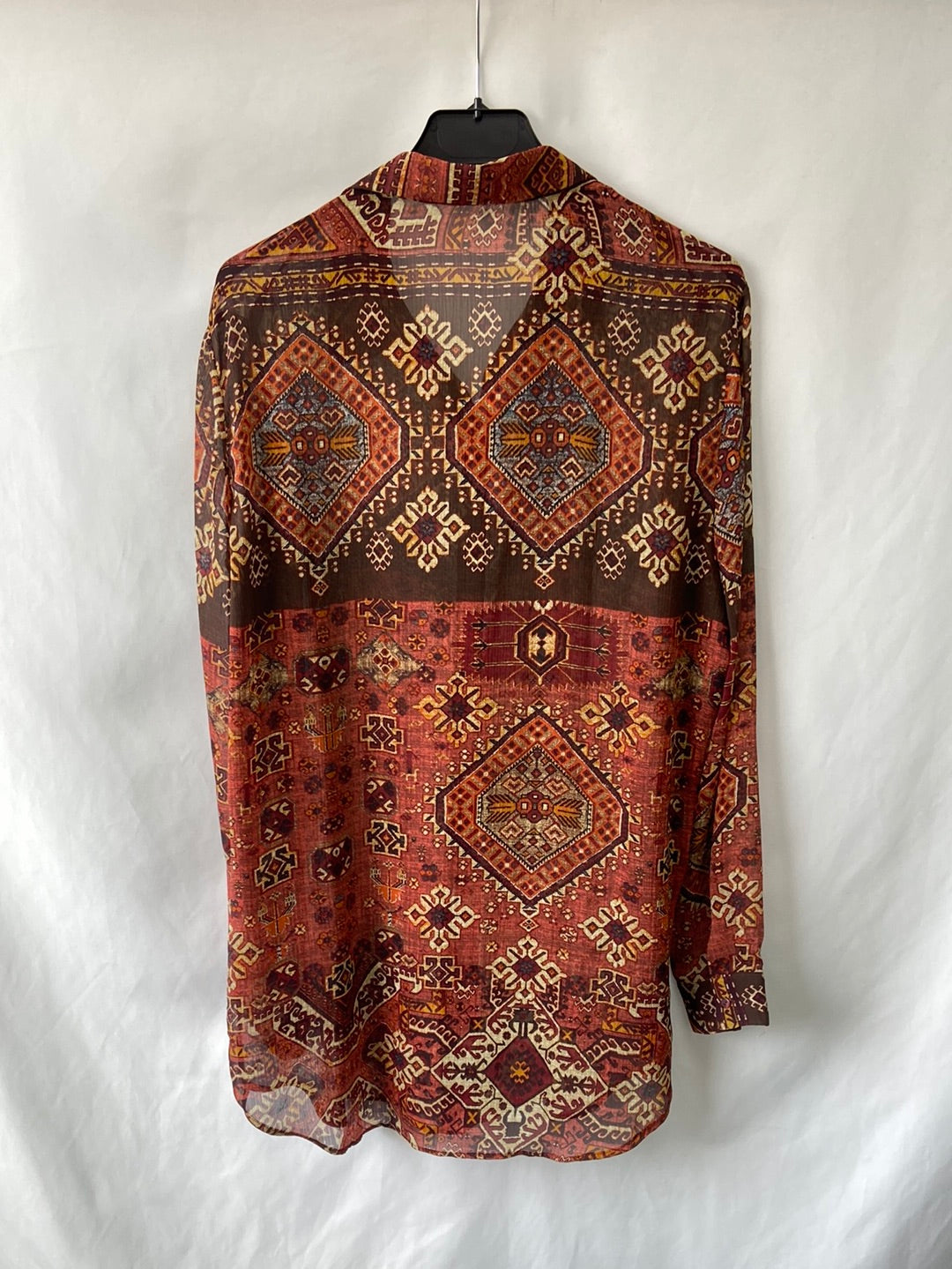 BERSHKA.Blusa larga estampado vintage T.L