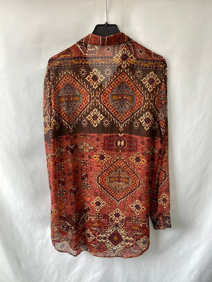 BERSHKA.Blusa larga estampado vintage T.L