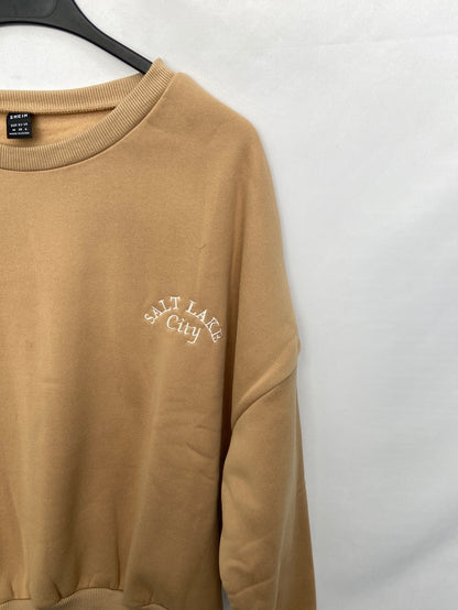 SHEIN.Sudadera camel T.M