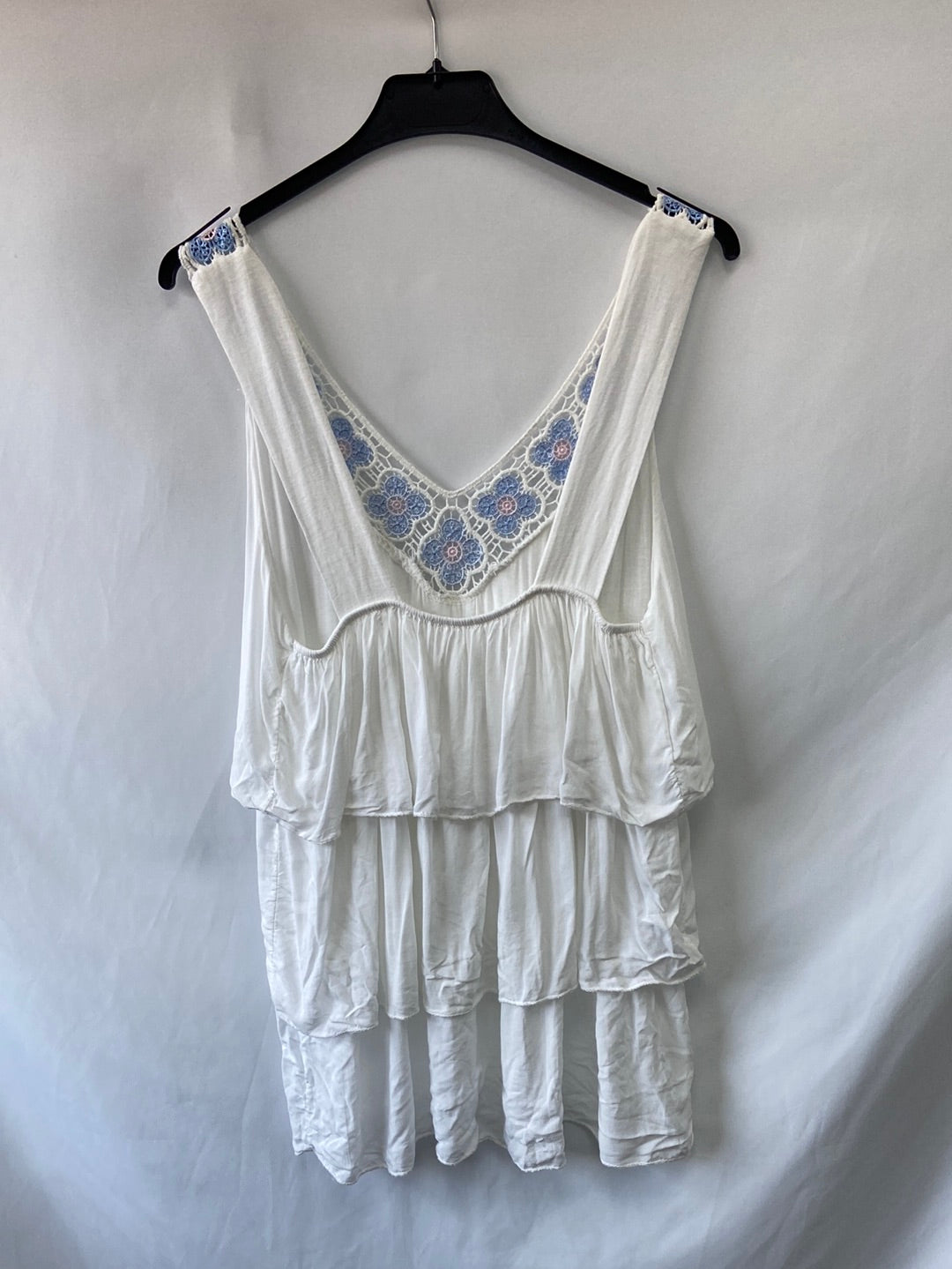 OTRAS.Top blanco volantes croché T.L