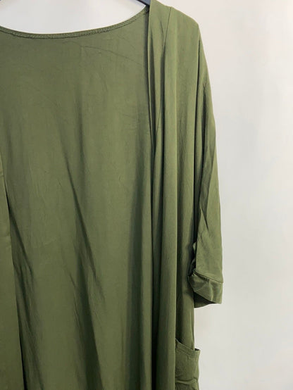 OTRAS.Kimono verde largo cinturón TU