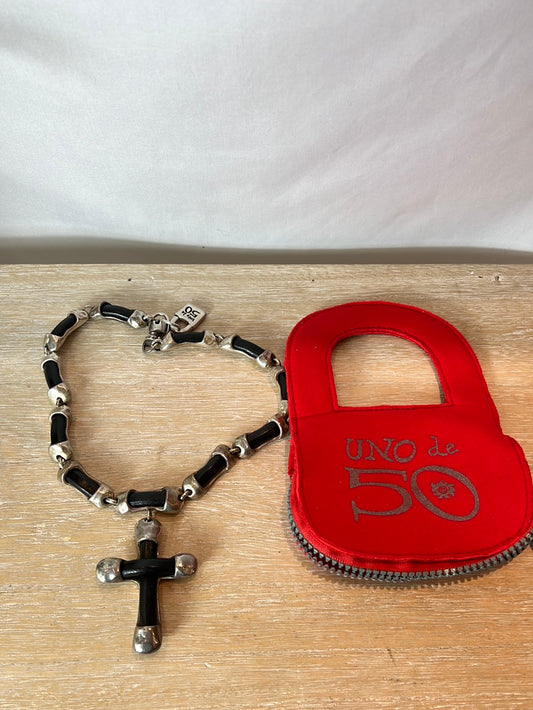 UNO DE 50. Collar cruz