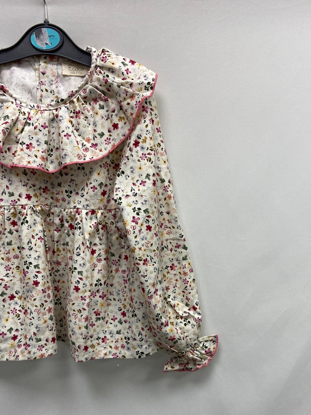 ECOCÓ. Blusa beige flores T.5 años