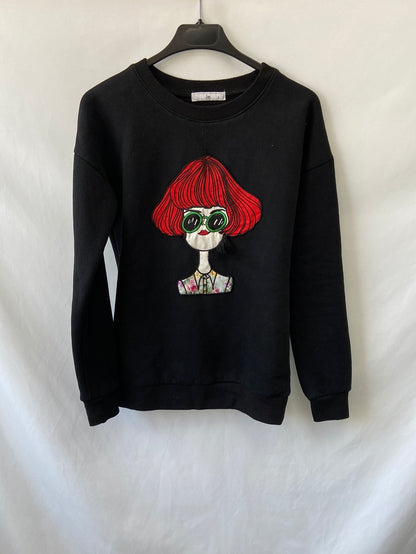 LM. Black sweatshirt with Ts face