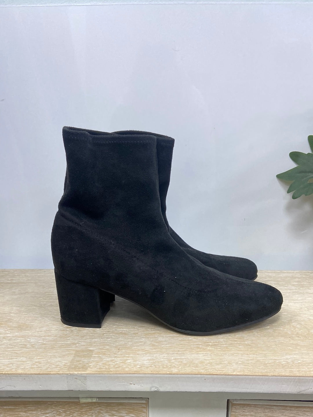 OTRAS.Botines negros antelina neopreno T.40