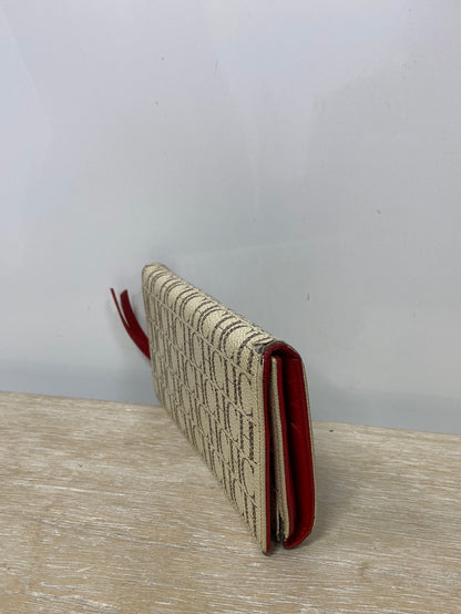 CAROLINA HERRERA. Cartera beige logo