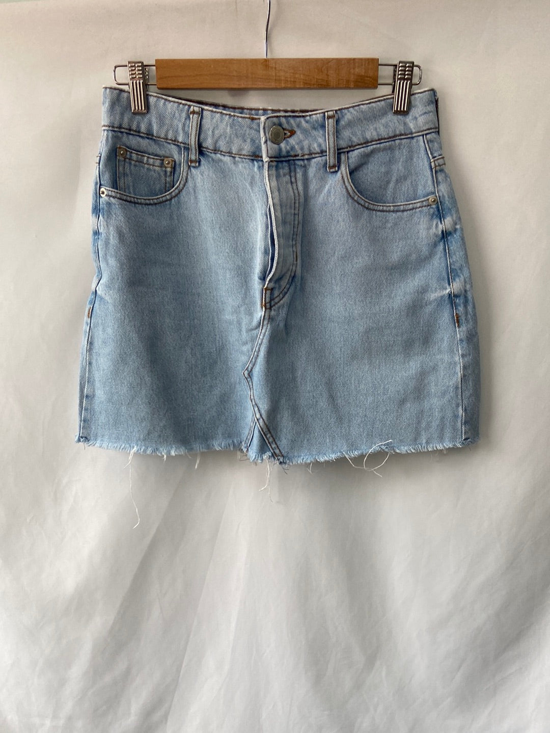 BERSHKA. Short denim skirt S.38