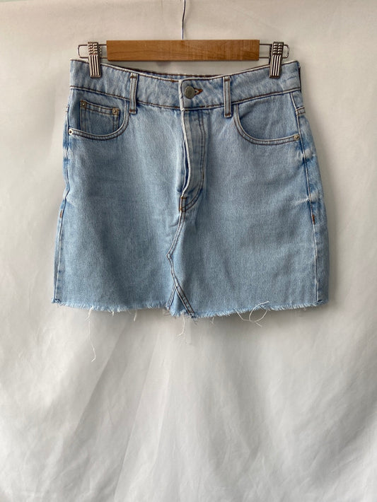 BERSHKA. Short denim skirt S.38