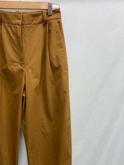 MANGO. Pantalón camel pinzas T.36