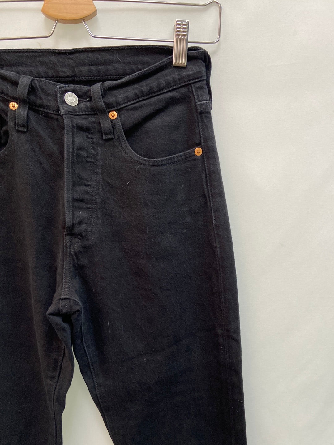 LEVIS. Pantalón negro básico T.34/36