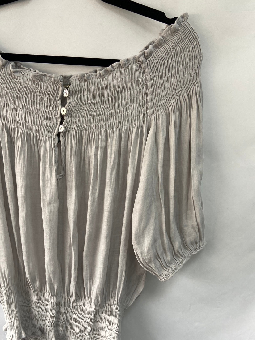 ZARA. Blusa cuello barco