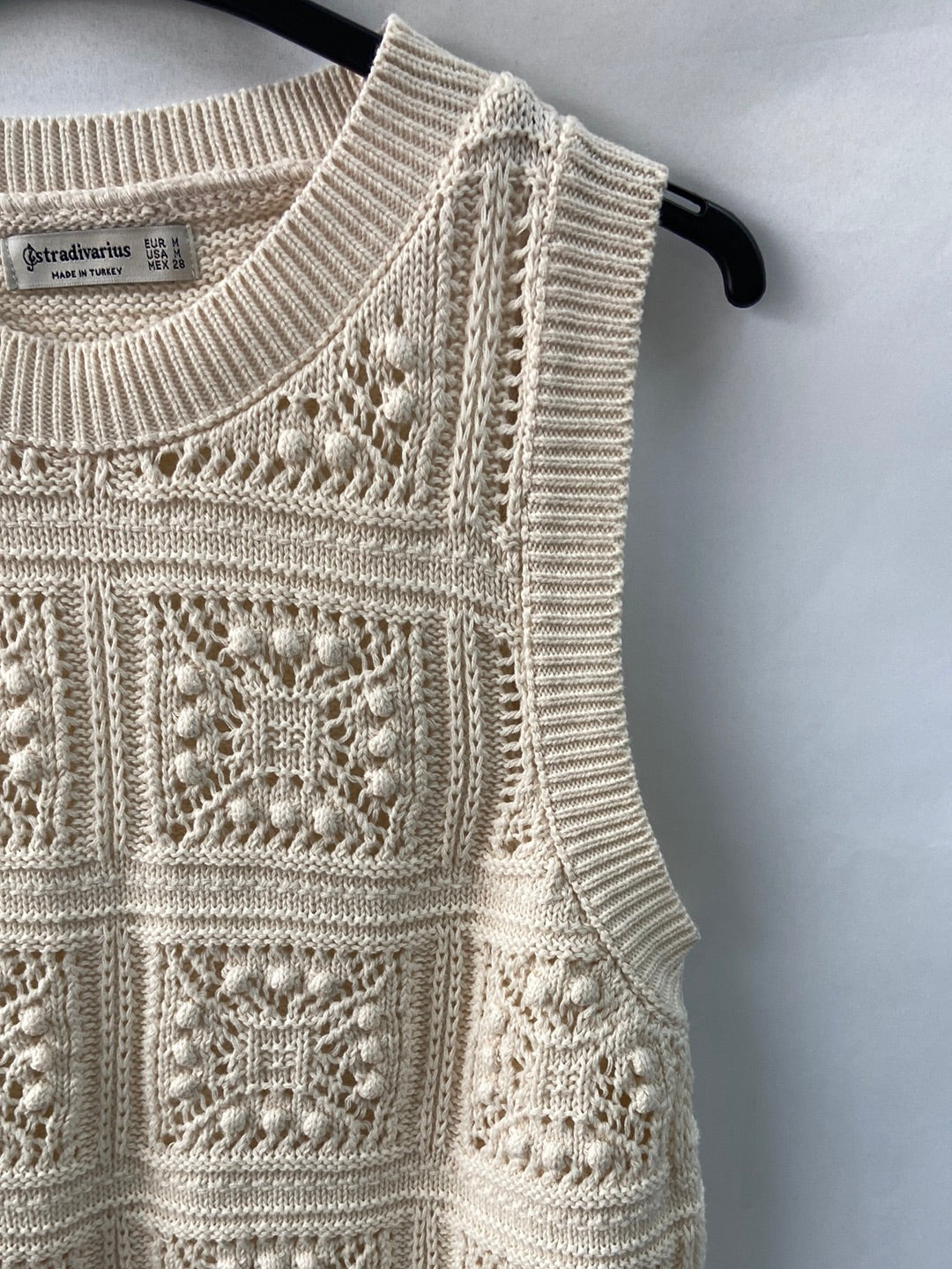 STRADIVARIUS.Top punto beige  T.M