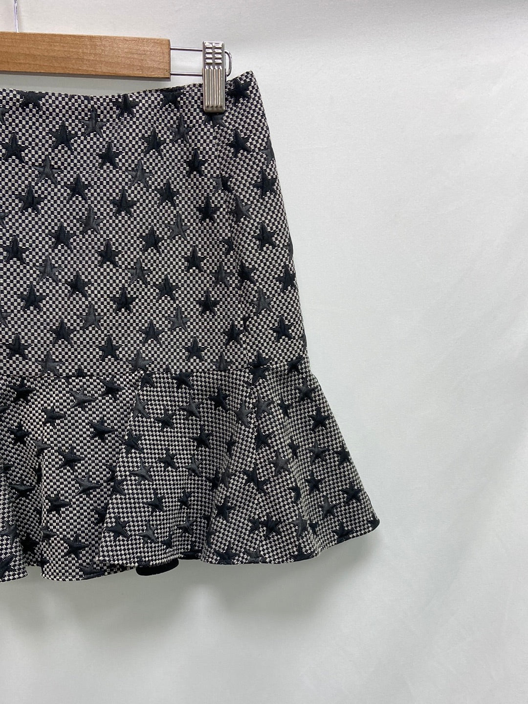 RED VALENTINO. Falda corta estrellas T.40