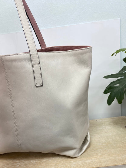 OTRAS. Bolso blanco grande