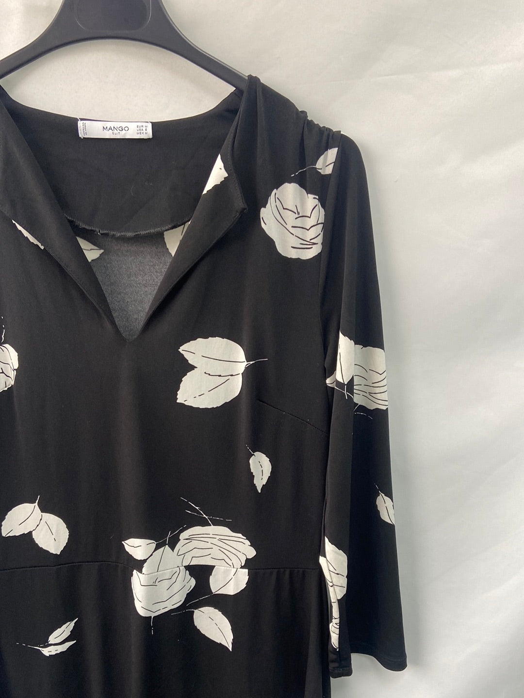MANGO. Vestido negro hojas T.m