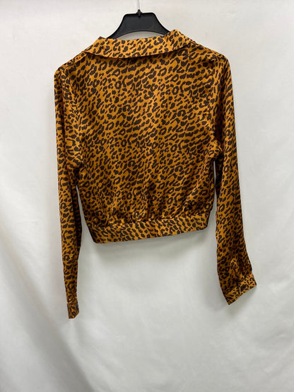 PRETTYLITTLETHINGS.Satin animal print shirt T.34