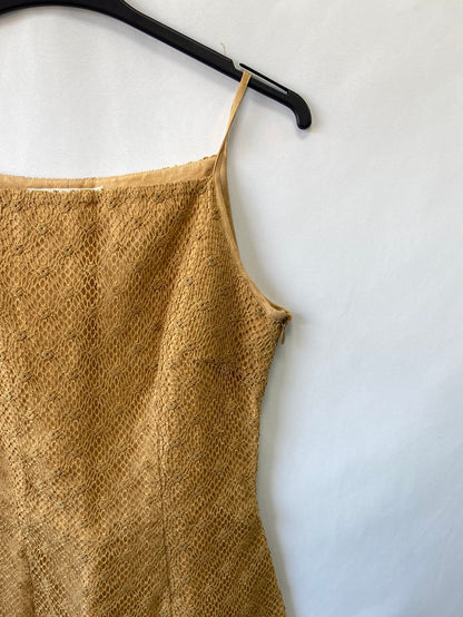 CARAMELO.Vestido corto rejilla T.38(36)