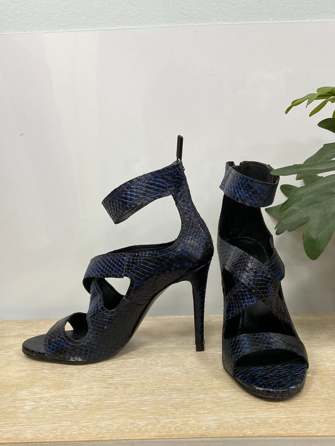 ZARA. Snake strap heels S.39