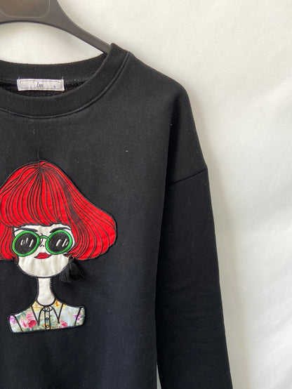 LM. Black sweatshirt with Ts face