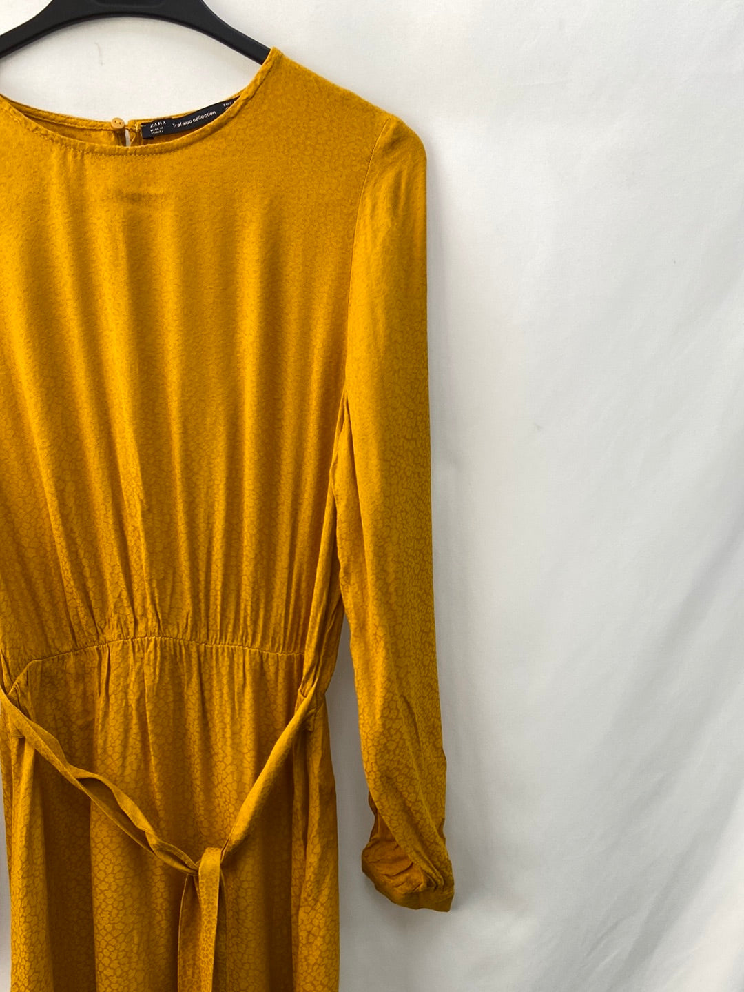 ZARA. Vestido midi mostaza  T.S