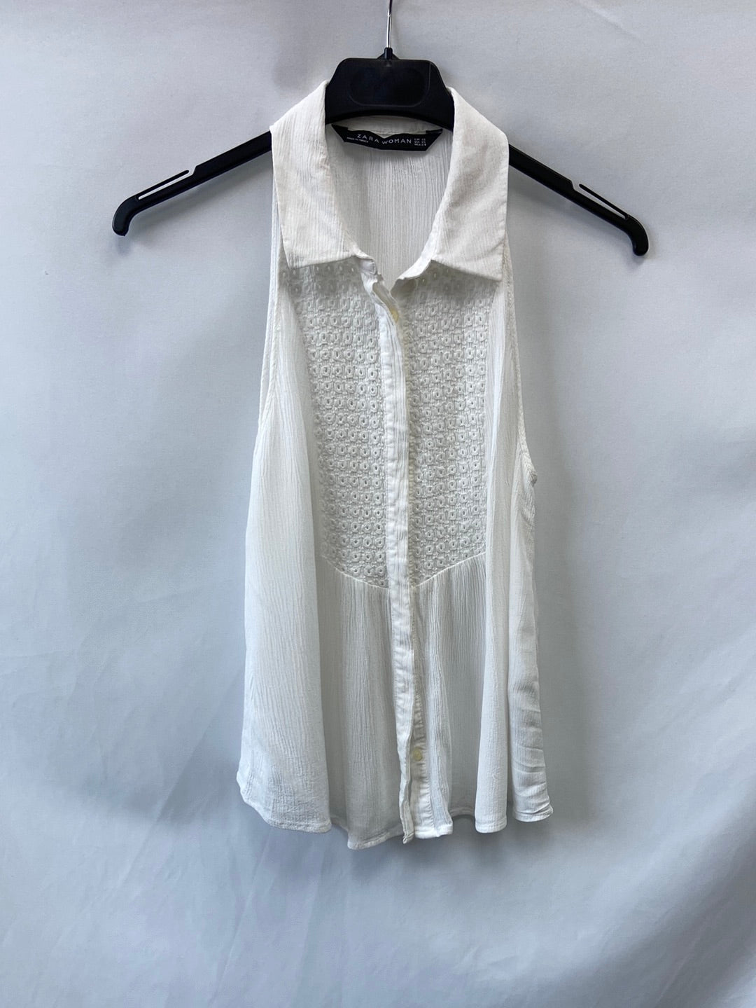 ZARA.Blusa blanca halter troquelado T.XS
