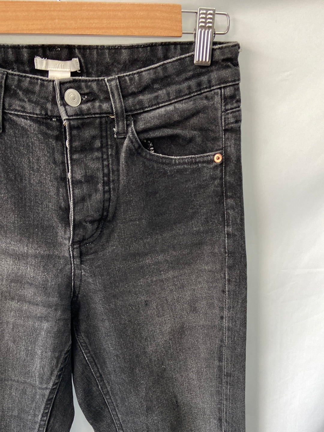 H&M.Vaqueros gris oscuro T.34