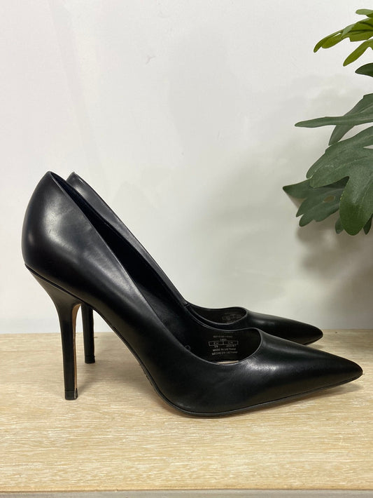 ZARA.Tacones Stilettos negros T.39