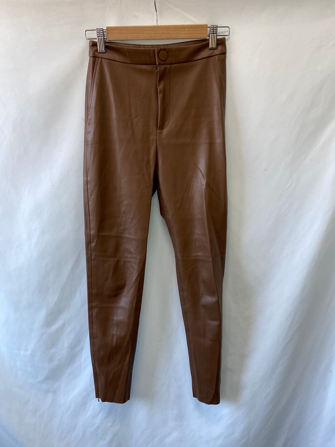 ZARA.Leggings marrones polipiel T.XS