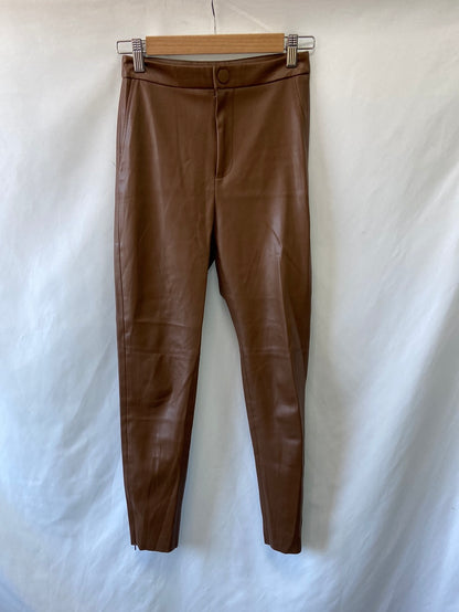 ZARA.Leggings marrones polipiel T.XS