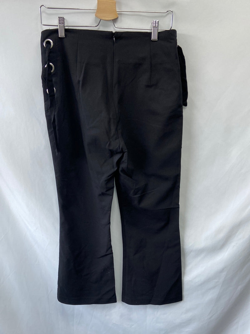 STRADIVARIUS. Pantalón negro cuerda T.40