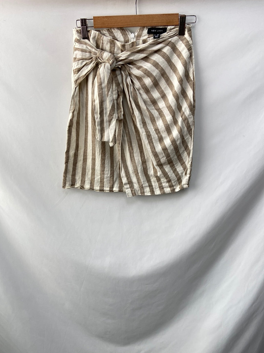 NEW LOOK. Striped skirt with bow, size 34