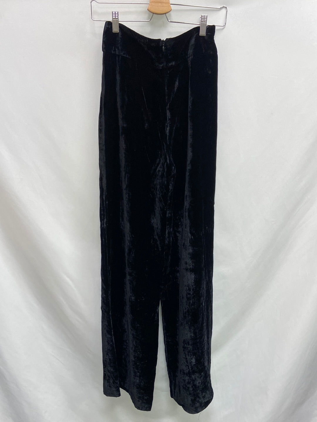 NUDE COLOR. Black velvet pants Ts