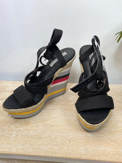 ZARA. Cuñas negras T.38