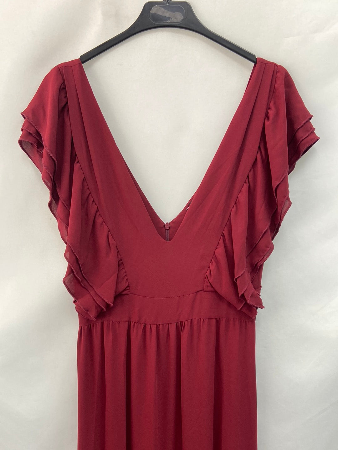 BY CLÉA.Vestido largo burdeos volantes (36,38 y 40)