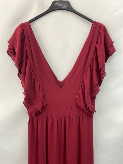 BY CLÉA.Vestido largo burdeos volantes (36,38 y 40)