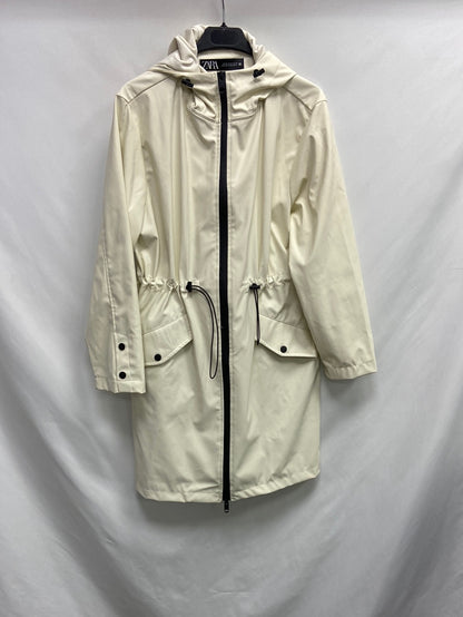 ZARA. Beige waterproof parka T.xs
